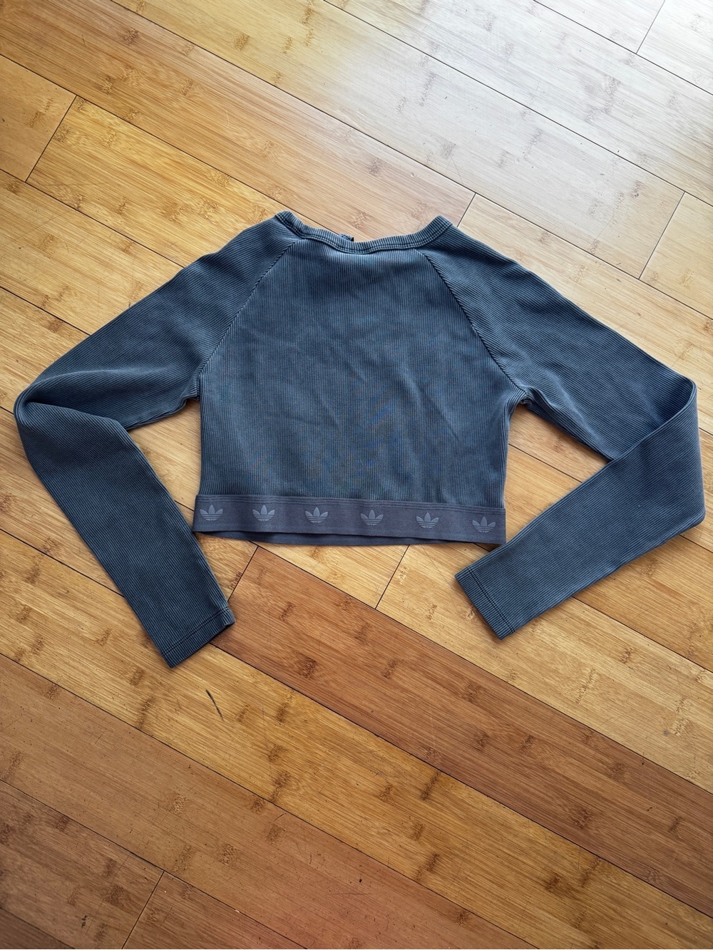 ADIDAS ribbed long sleeve crop top in dark grey - Picture 5 of 8
